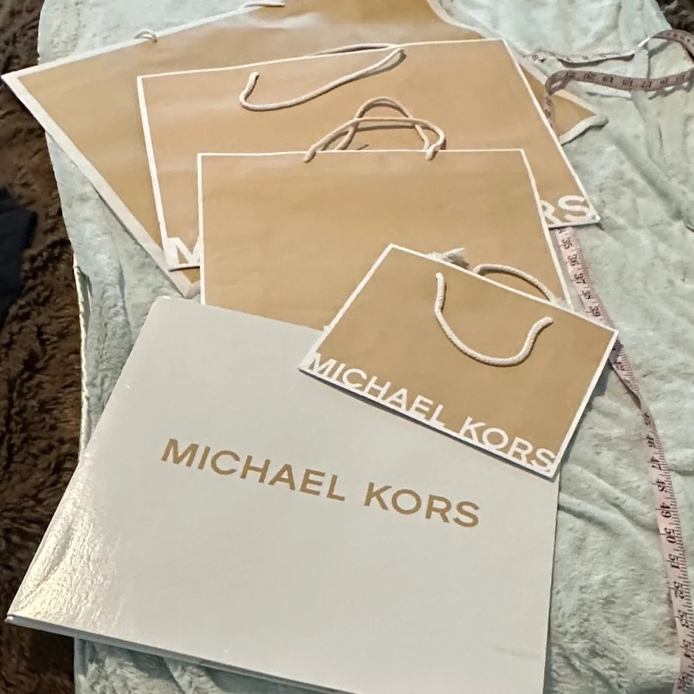4 Michael Kors Beige & White Gift Bags Plus Box